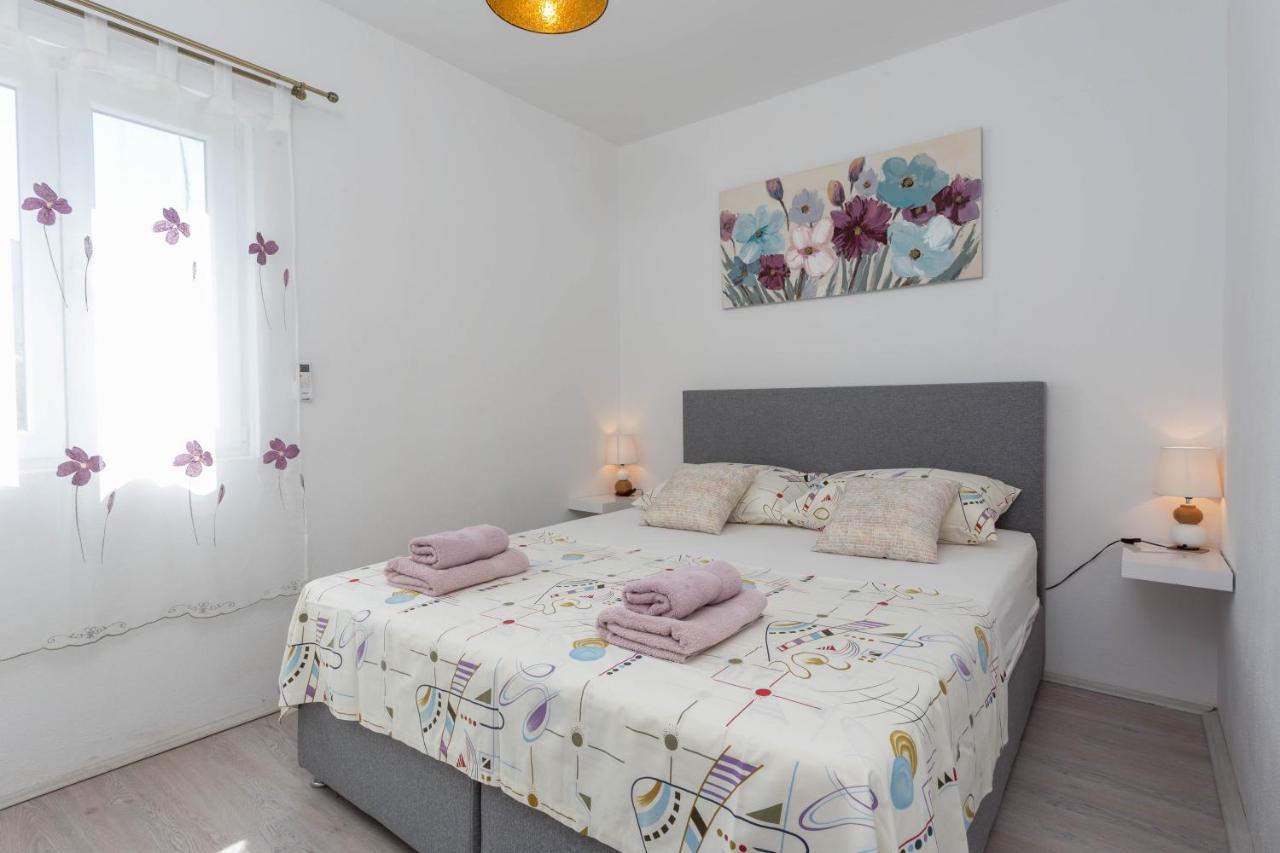 Gasthuis Edi - Zf Hvar 3*